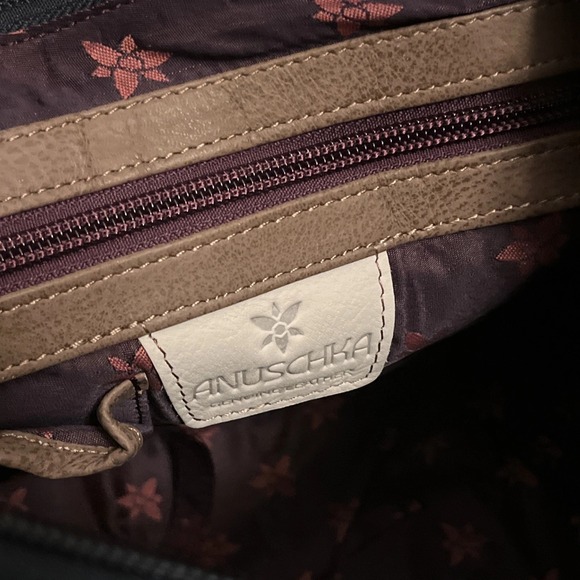 Anuschka Hand‎ Painted Hobo Bag – Blue Mermaid, Leather Purse, 9"x8.25"x4.75" - Picture 14 of 16